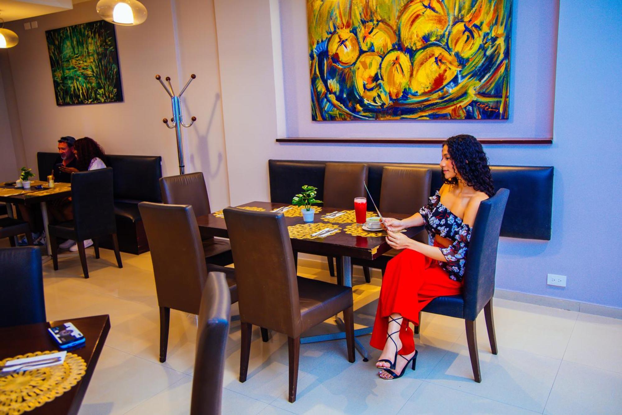 Plaza Americas Hotel 4*